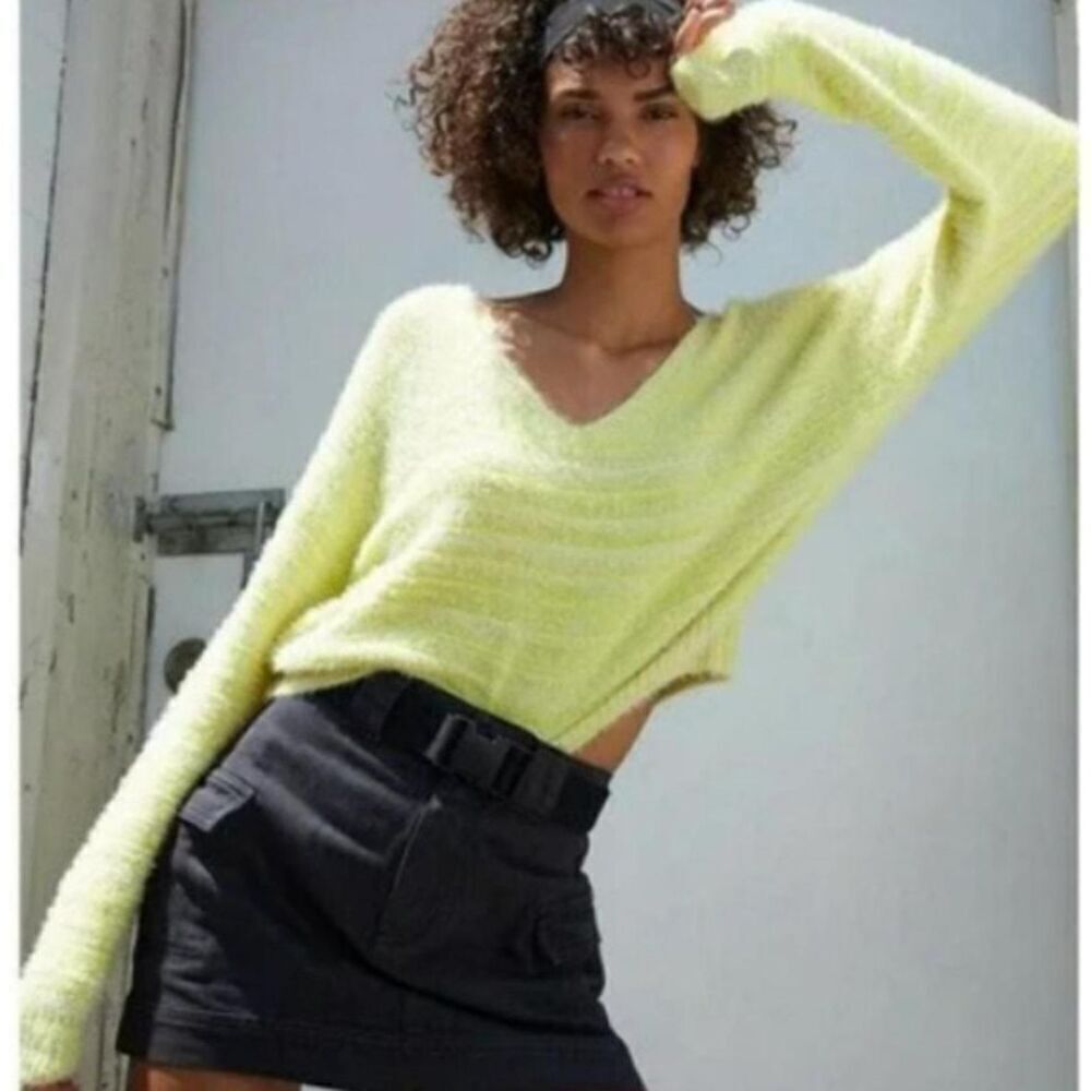 Kendall & Kylie Lemon Lime Eyelash Knit Fuzzy Oversized Cropped Sweater‎ Size XS